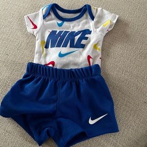 Nike newborn set